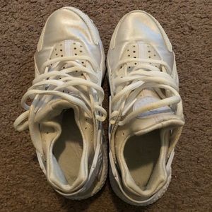White nike huaraches in good used condition
